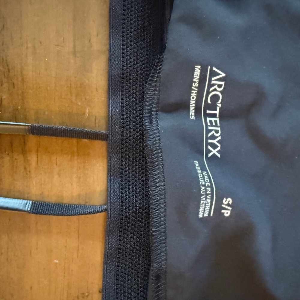 Arc'teryx Norvan Black Men's Shorts 5” - Picture 2 of 4
